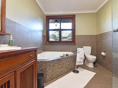 Wangi Waterfront Delight 4br Waterfront Reserve Home - Tourism Noosa 3