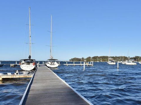 Wangi Waterfront Delight 4br Waterfront Reserve Home - Tourism Noosa 1