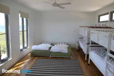 DEstrees Bay Beach House - Tourism Noosa 5