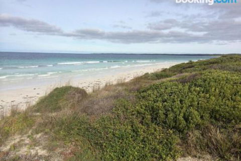 DEstrees Bay Beach House - Tourism Noosa 4