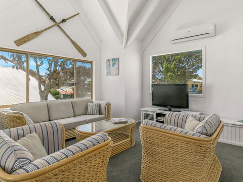 A La Plage - Tourism Noosa 6