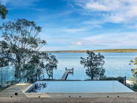 ESTUARY HOUSE Basin View 4pm Check Out Sundays - Tourism Noosa 0