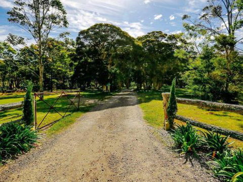THE ANGAS CARRIAGE Alpine Southern Highlands 4pm Check Out On Sundays - Tourism Noosa 6