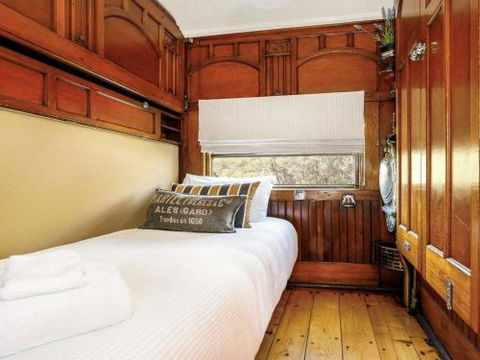 THE ANGAS CARRIAGE Alpine Southern Highlands 4pm Check Out On Sundays - Tourism Noosa 4