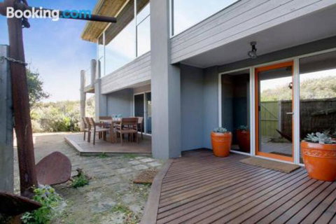 Anchor Beachfront Retreat - Tourism Noosa 5
