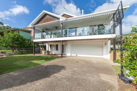 Beaches - Tourism Noosa 0