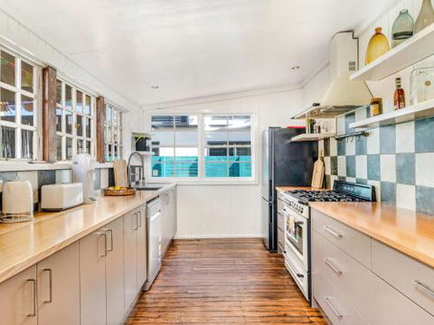 THE OASIS Werri Beach 4pm Check Out Sundays - Tourism Noosa 5