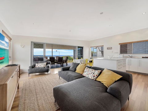 Drift Beach House - Tourism Noosa 1