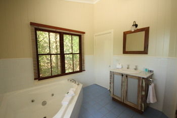 Galnyamba.Friday Creek Retreat - Tourism Noosa 2