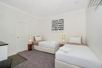 Spooky Hall Motel - Tourism Noosa 5