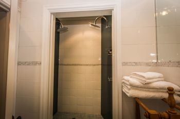 Spooky Hall Motel - Tourism Noosa 2
