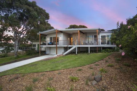 THE PERFECT BEACH HOUSE - Tourism Noosa 0