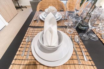 Executive Two Bedroom City Apartment With Views - Tourism Noosa 3