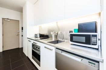 Executive Two Bed Penthouse Studio In The City - Tourism Noosa 2
