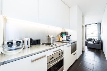 Executive Two Bed Penthouse Studio In The City - Tourism Noosa 4