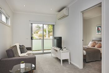 Bright & Updated 1 Bedroom Apartment - Tourism Noosa 0