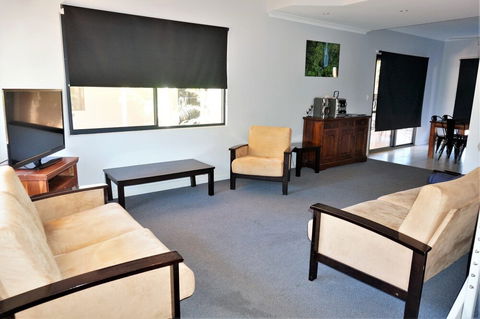 Ningaloo Breeze Villa 2 - Tourism Noosa 2