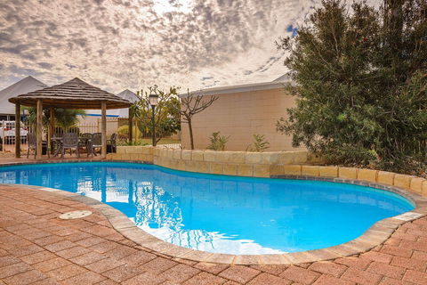 Osprey Holiday Village Unit 123 - Tourism Noosa 0