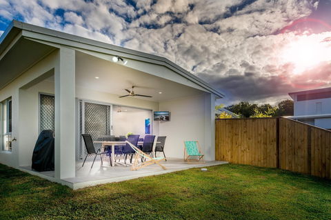 Blue Lagoon Villa B - Tourism Noosa 1