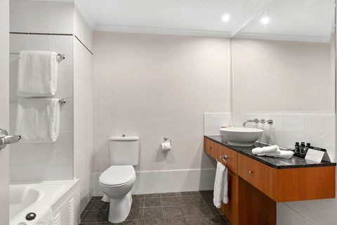 Poolside Apt In Alamanda Beachfront Resort 67 - Tourism Noosa 6