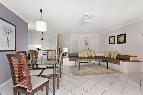 Poolside Apt In Alamanda Beachfront Resort 67 - Tourism Noosa 5