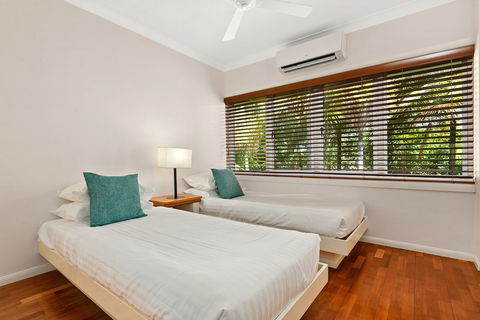 Poolside Apt In Alamanda Beachfront Resort 67 - Tourism Noosa 4