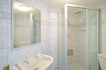 Syrenense Apartments - Tourism Noosa 0