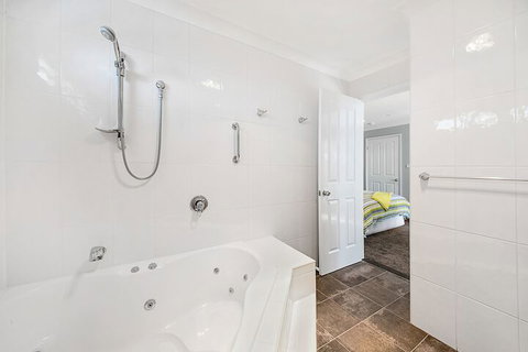 Forresters Beach Bed & Breakfast - Tourism Noosa 2