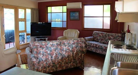 Anchlia Waterfront Cottage - Tourism Noosa 1