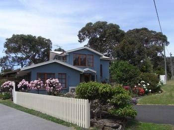 Anchlia Waterfront Cottage - Tourism Noosa 0