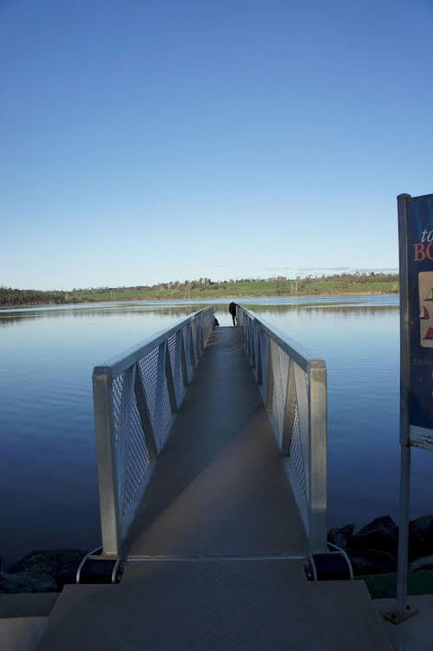 Tranquility Waters - Tourism Noosa 0