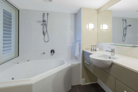 Oaks Hervey Bay Resort And Spa - Tourism Noosa 2