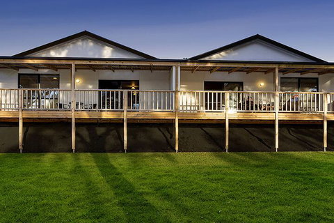 A1 Motels Port Fairy Motel And Apartments - Tourism Noosa 2
