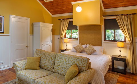 Oak Tree Lodge - Tourism Noosa 4