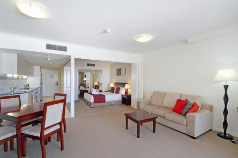 Ocean Views Resort - Tourism Noosa 6