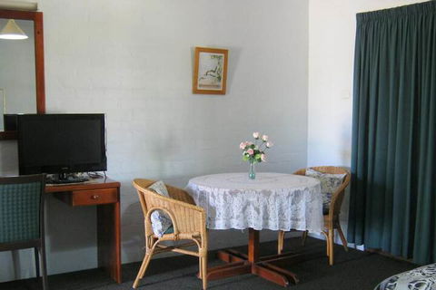 The Vineyard Motel - Tourism Noosa 4