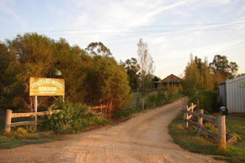 The Vineyard Motel - Tourism Noosa 1