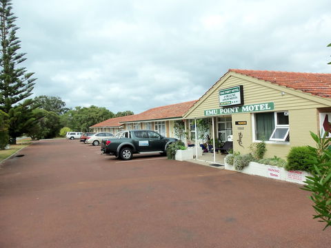 Emu Point Motel & Apartments - Tourism Noosa 0