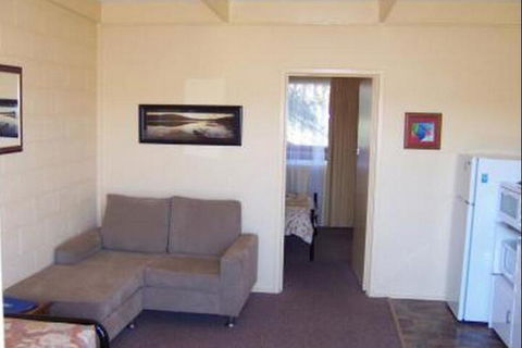 Inlet Views Holiday Lodge Motel - Tourism Noosa 7