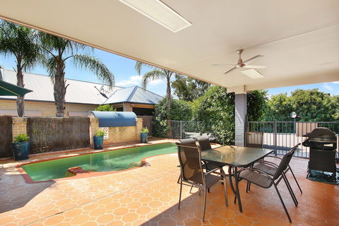 Edward Parry Motel & Apartments - Tourism Noosa 0
