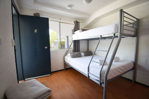 Caloundra Backpackers - Hostel - Tourism Noosa 2