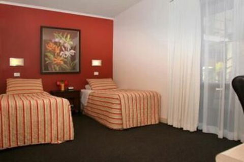 Whale Motor Inn And Restaurant - Tourism Noosa 6