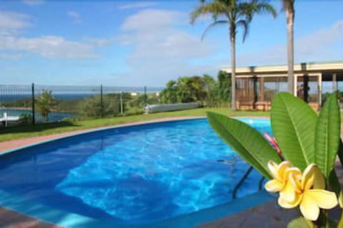 Whale Motor Inn And Restaurant - Tourism Noosa 1