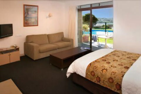 Whale Motor Inn And Restaurant - Tourism Noosa 4
