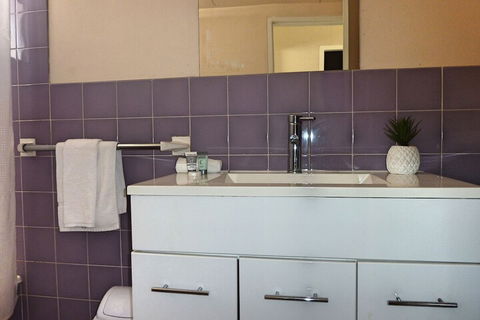 Jadran Motel & El Jays Holiday Lodge - Tourism Noosa 4