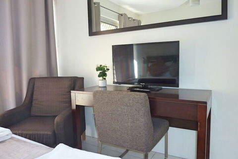 Jadran Motel & El Jays Holiday Lodge - Tourism Noosa 6