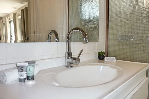 Jadran Motel & El Jays Holiday Lodge - Tourism Noosa 7