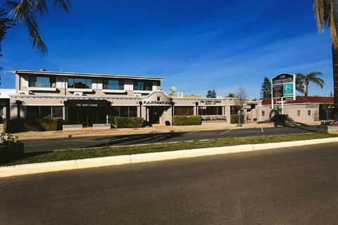 The Town House Motor Inn - Tourism Noosa 0