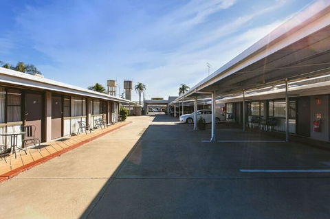 The Town House Motor Inn - Tourism Noosa 3