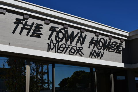 The Town House Motor Inn - Tourism Noosa 5